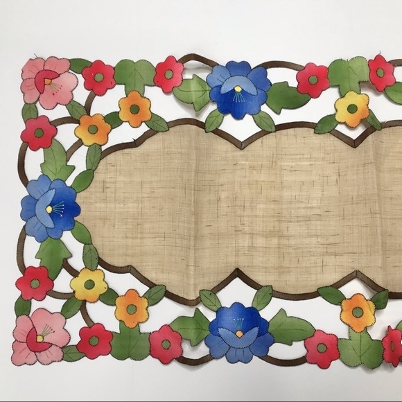 Vintage 9 PC Set Floral Hand Embroidered Scalloped Linen Table Runner Place Mats - Picture 12 of 16